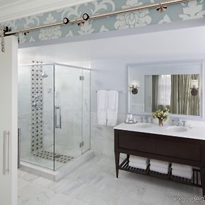 King Corner Room
